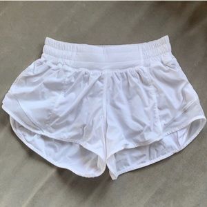 white lulu hotty hot shorts